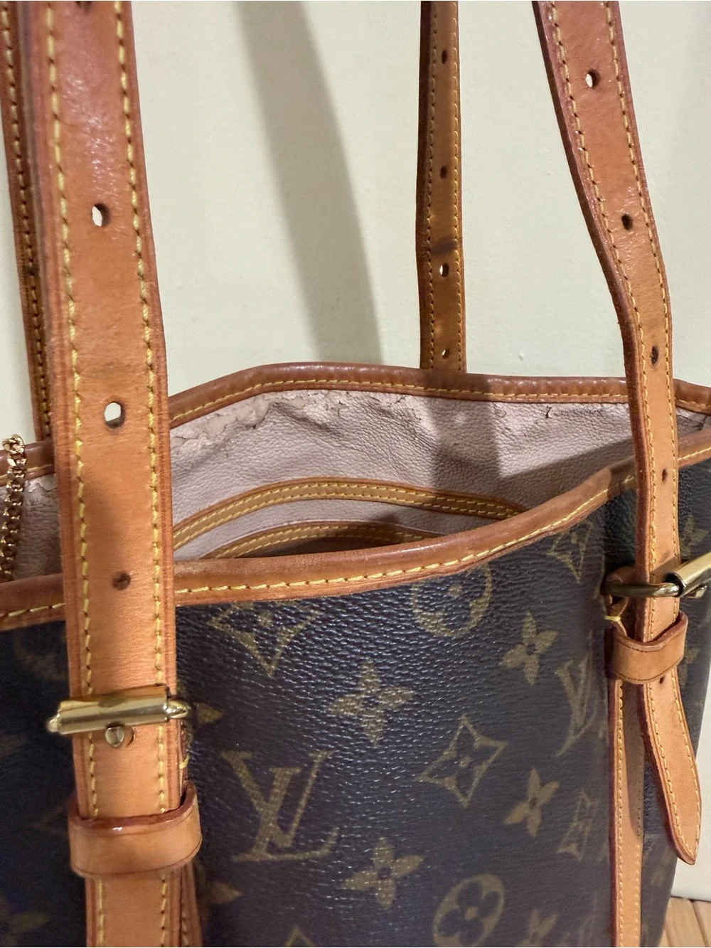 Authentic Louis Vuitton Monogram Bucket GM Louis Vuitton shoulder bag